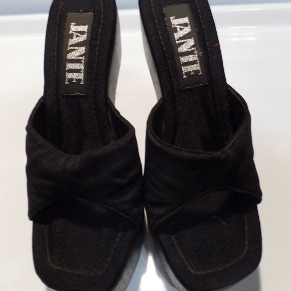 well worn jante clear lucite heel on wooden platforms! - Picture 11 of 11